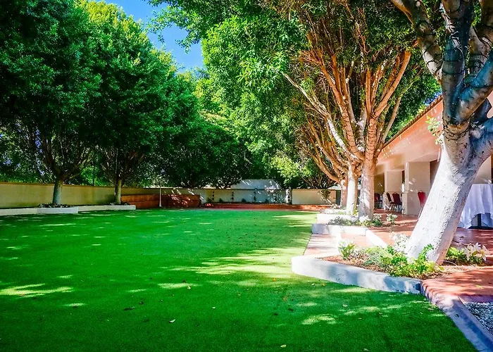 Hotel with pool: Windemere Hotel & Conference Center