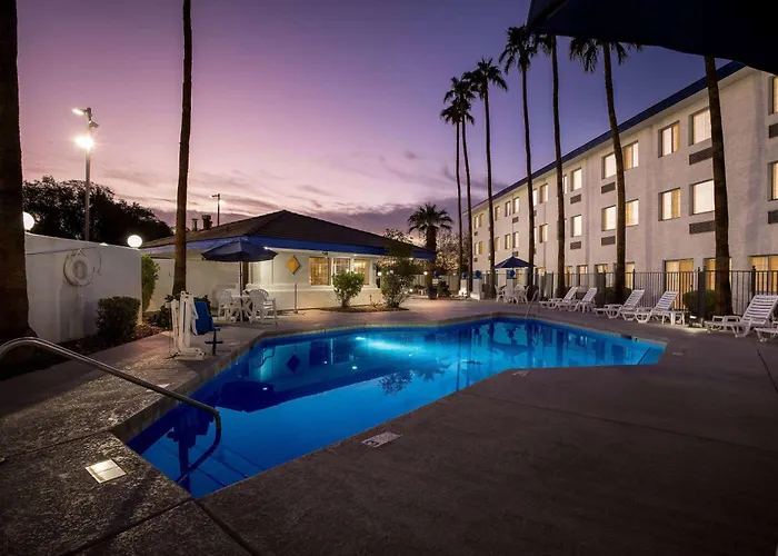 Jacuzzi hotel: Days Inn & Suites By Wyndham Mesa Near Phoenix