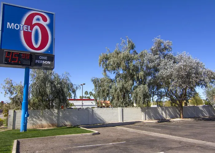 Hotel near College: Motel 6 Mesa North